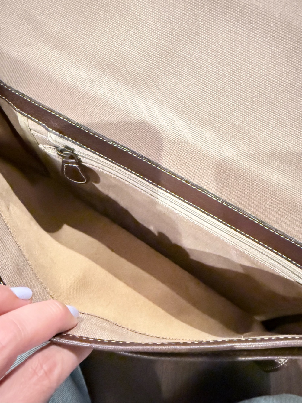 Tommy Bahama Brown Tan Crossbody Messenger Compartments Travel Bag - Picture 10 of 10